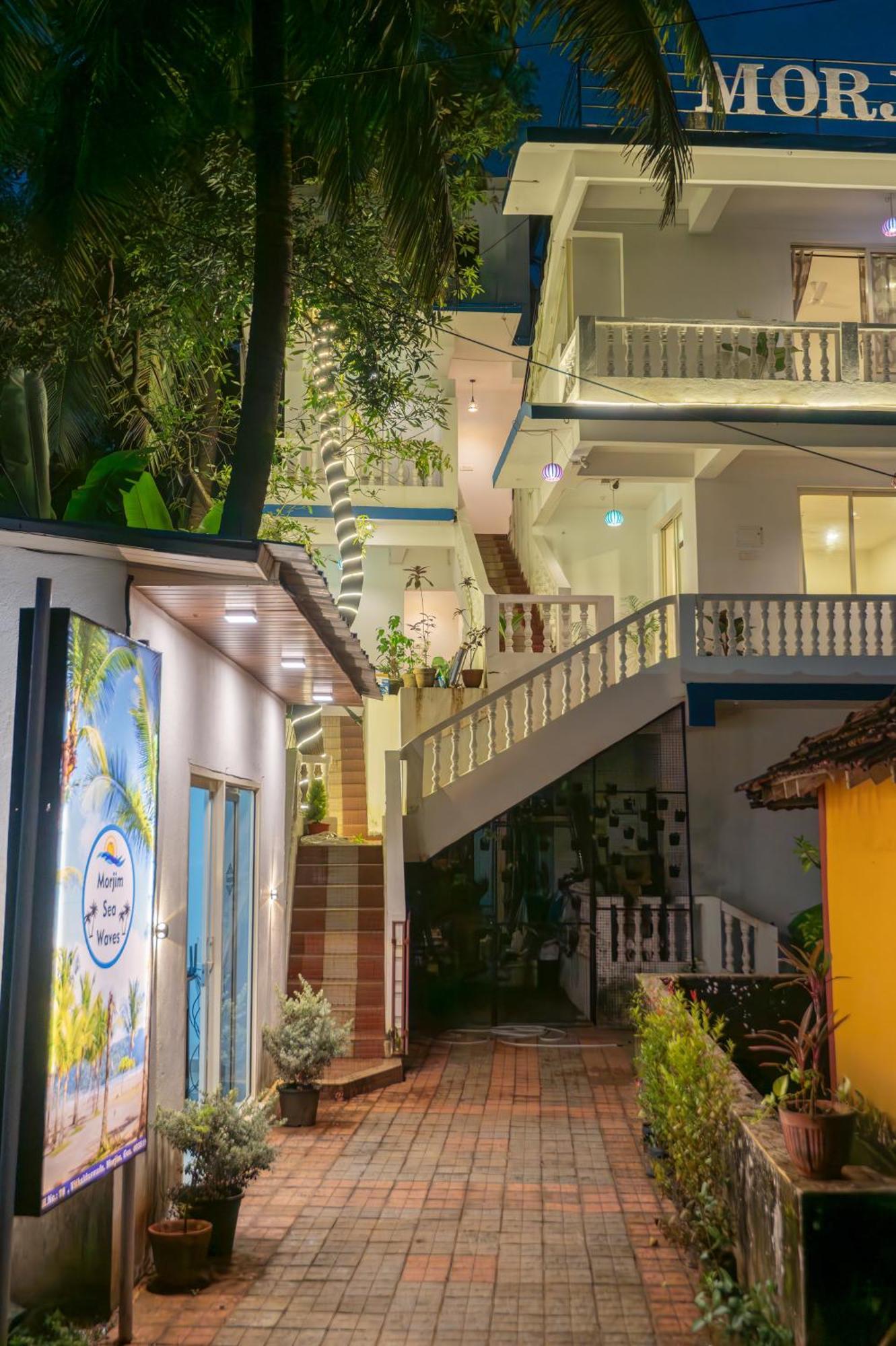Morjim Sea Waves-Beach Front Hotel 外观 照片