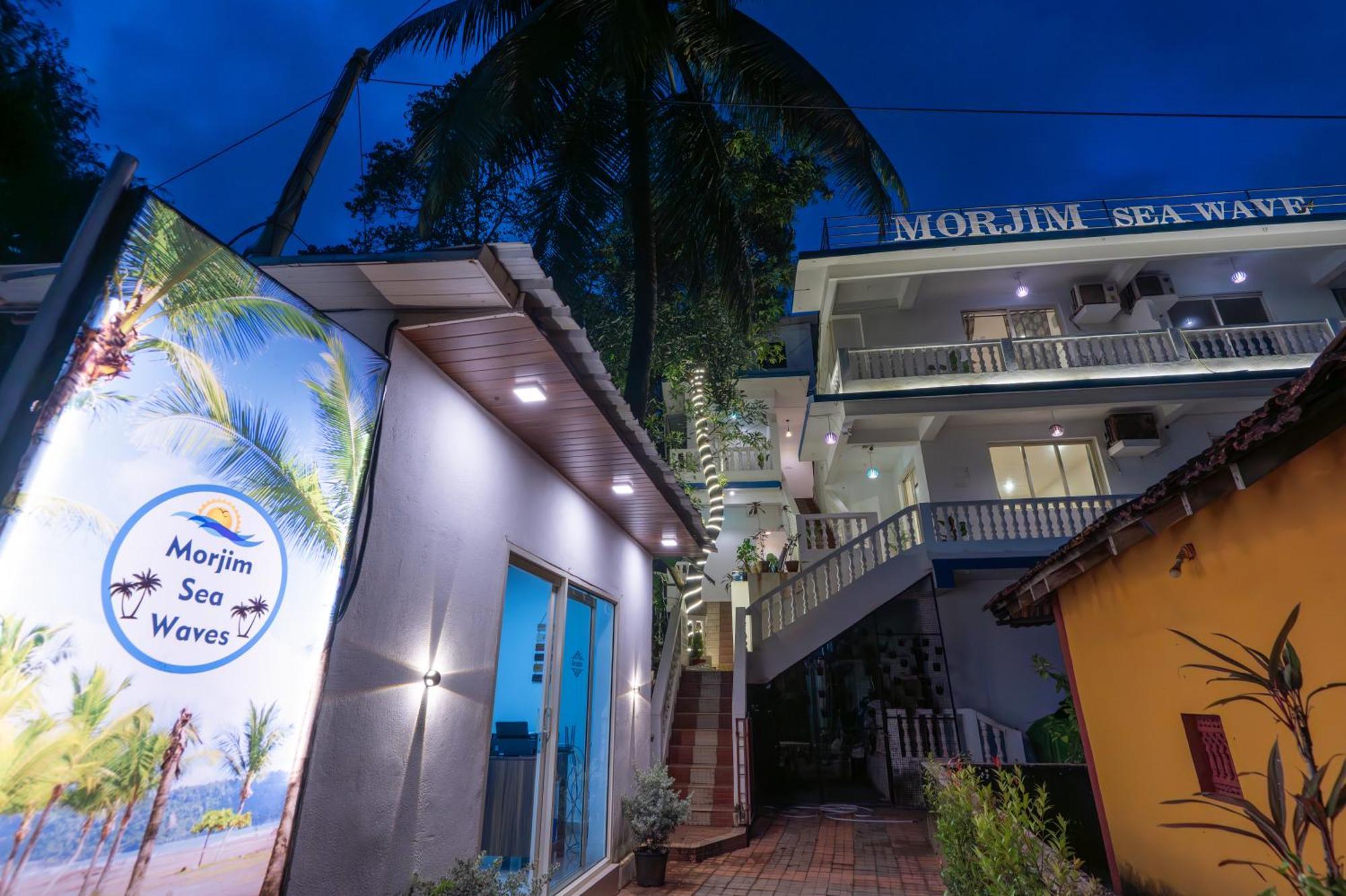 Morjim Sea Waves-Beach Front Hotel 外观 照片
