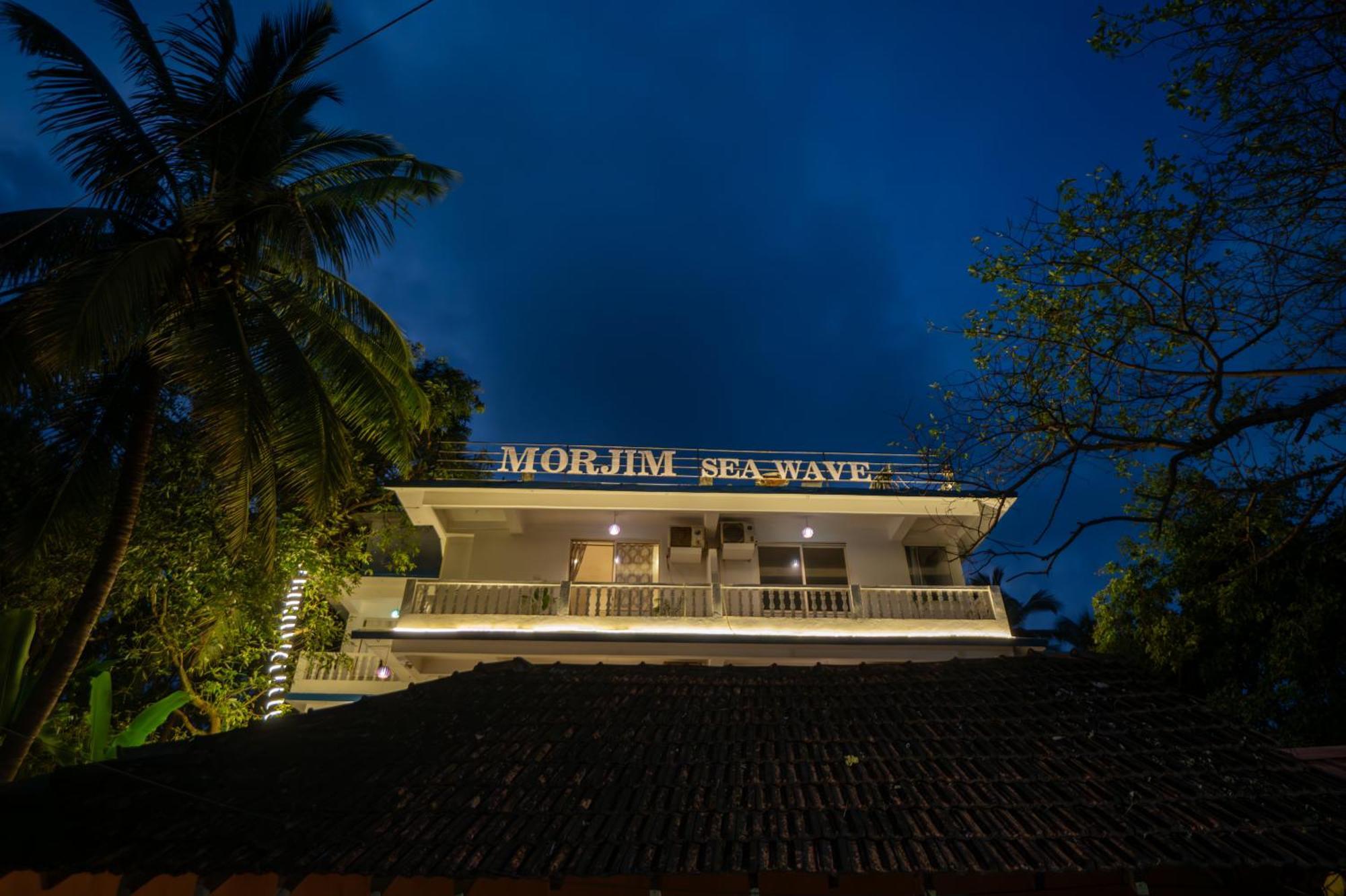 Morjim Sea Waves-Beach Front Hotel 外观 照片